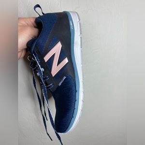 New Balance Women's 577 Cross Trainer navy blue with pink logo Size 7.5